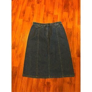 Denim & Co denim skirt. ￼size 8